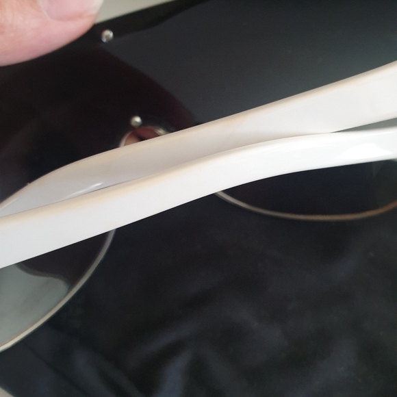 D&G Sunglasses with Gemstones come with Case - Picture 5 of 6